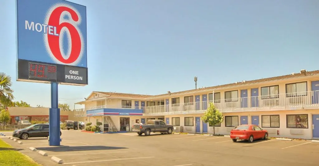 Motel 6 Franchising Informaton